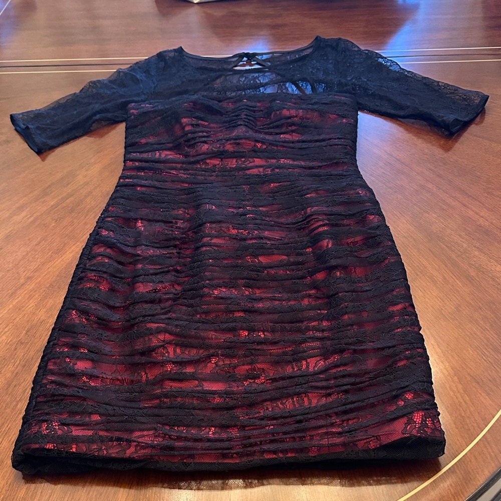 Monique Lhuillier LM Black Lace & Red Ruched Cocktail Dress Size 4 - Picture 11 of 14